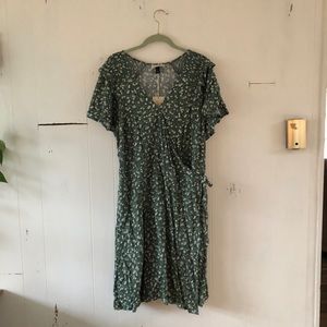 NWT Universal Thread Wrap Dress - Green Floral
